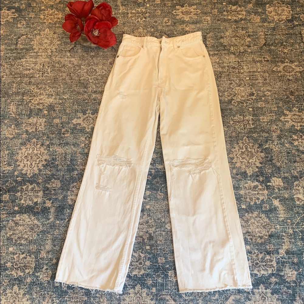 🌹Zara • White Wide Leg High Waisted Distressed Raw Bottom Jeans - like new